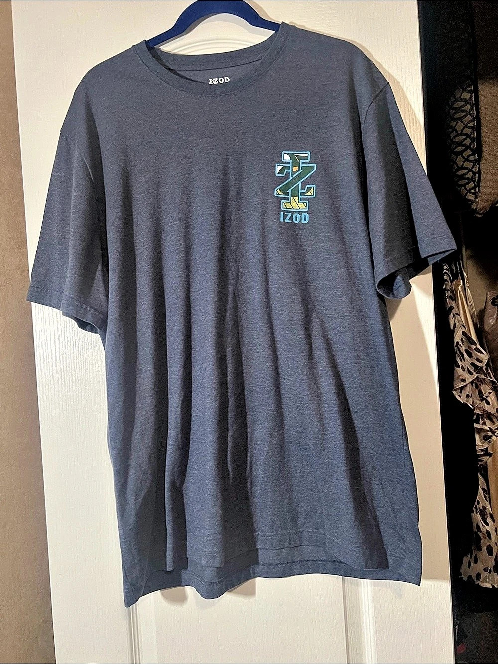 IZOD Graphic Tee in Blue Size XL Like New